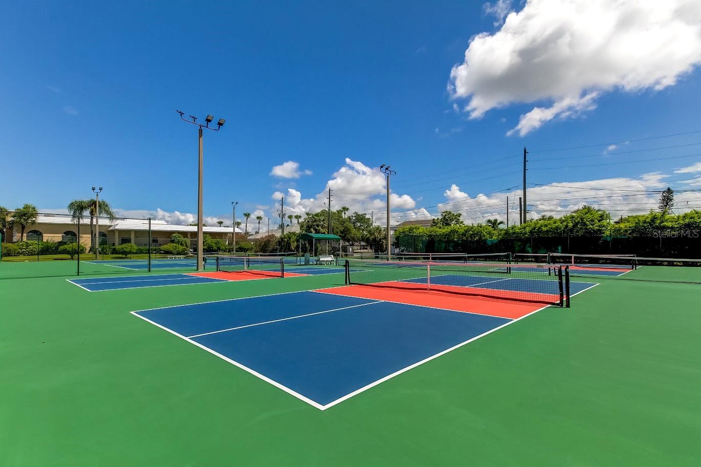 SILVER SANDS BEACH & RACQUET CLUB - Residential