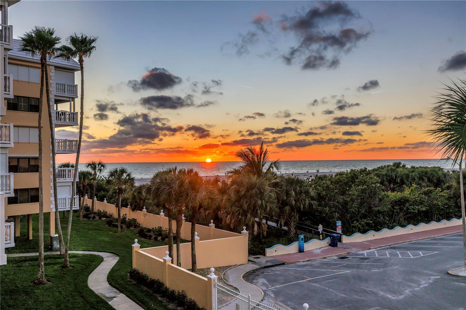 SILVER SANDS BEACH & RACQUET CLUB - Residential