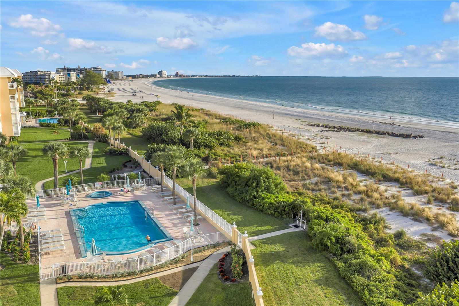 SILVER SANDS BEACH & RACQUET CLUB - Residential