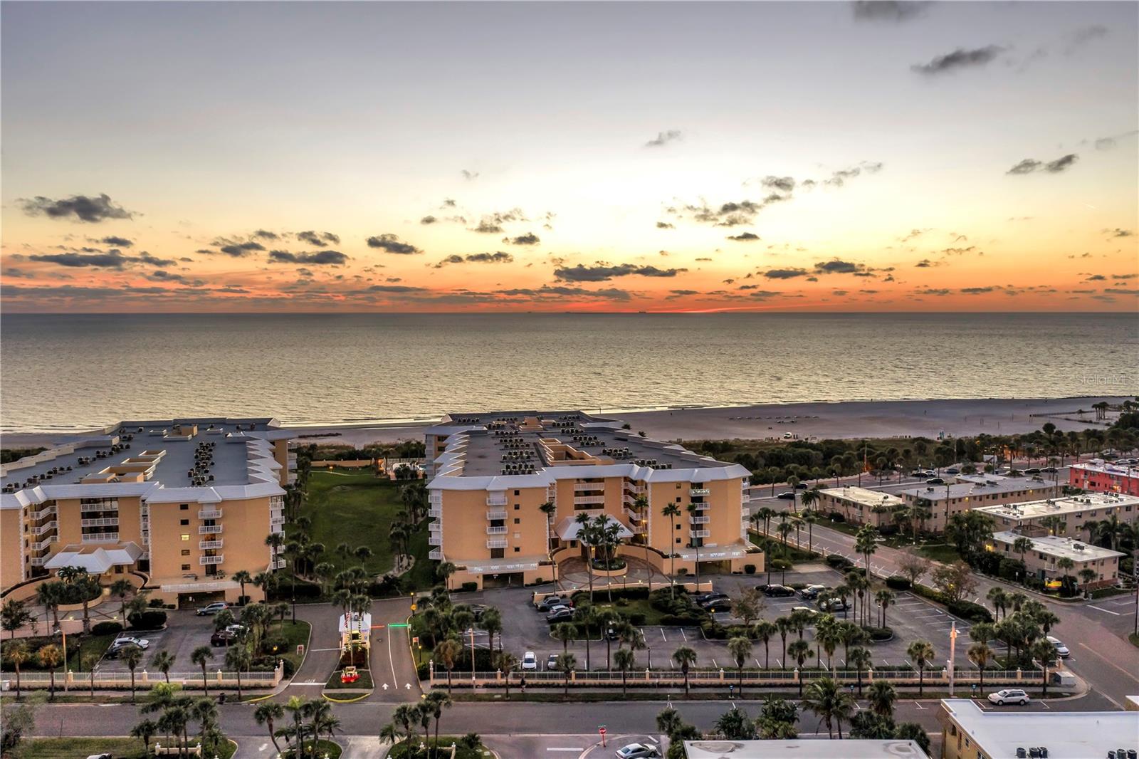 SILVER SANDS BEACH & RACQUET CLUB - Residential