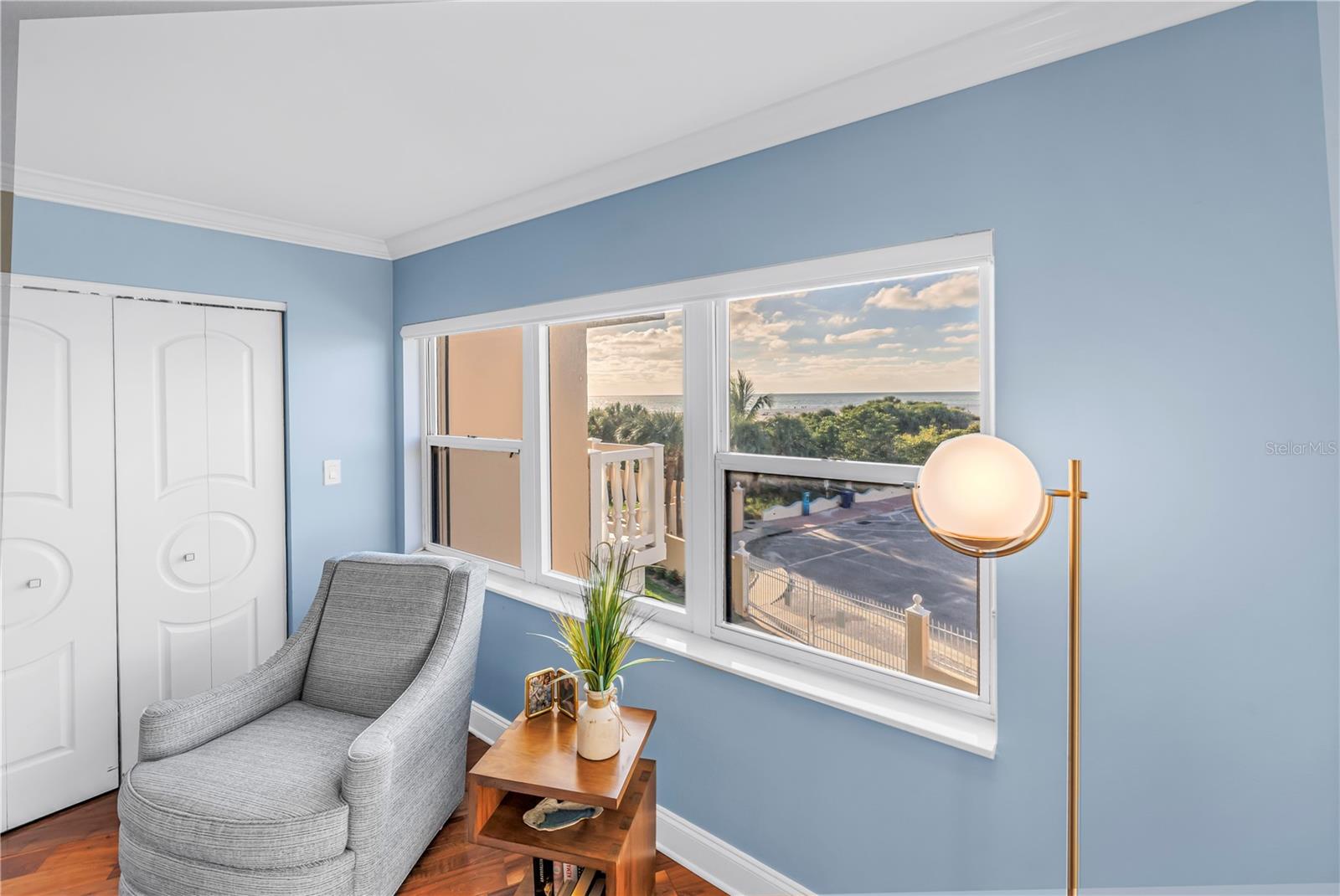 SILVER SANDS BEACH & RACQUET CLUB - Residential