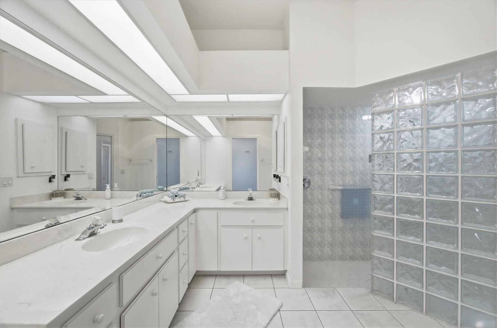 RIVERWOOD - Residential