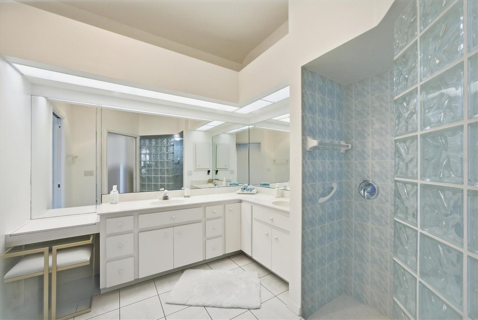 RIVERWOOD - Residential