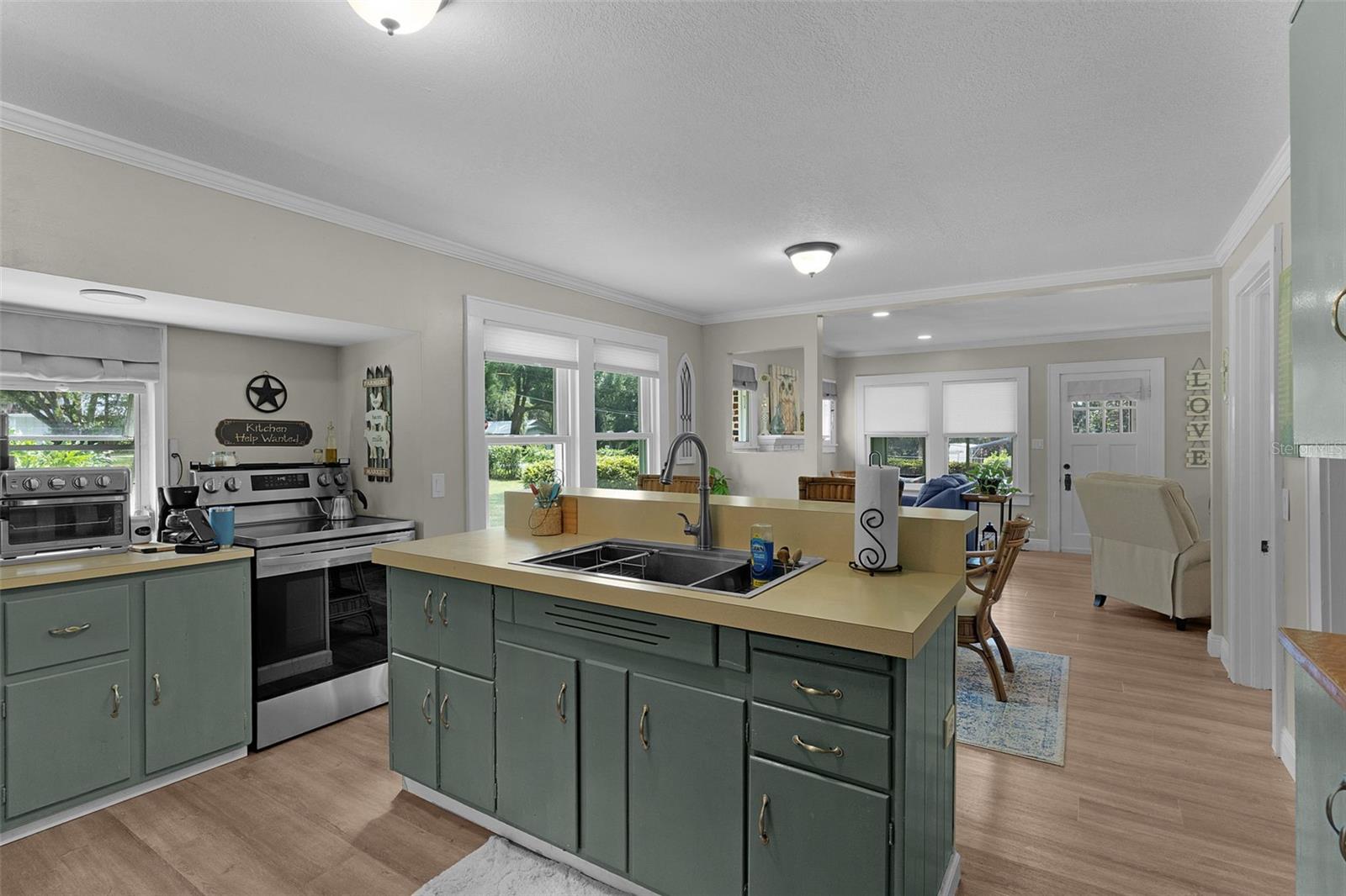 LADY LAKE HUEYS - Residential