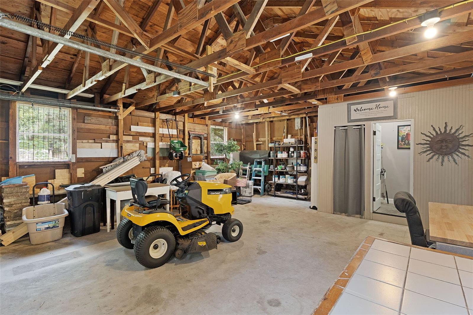 LADY LAKE HUEYS - Residential