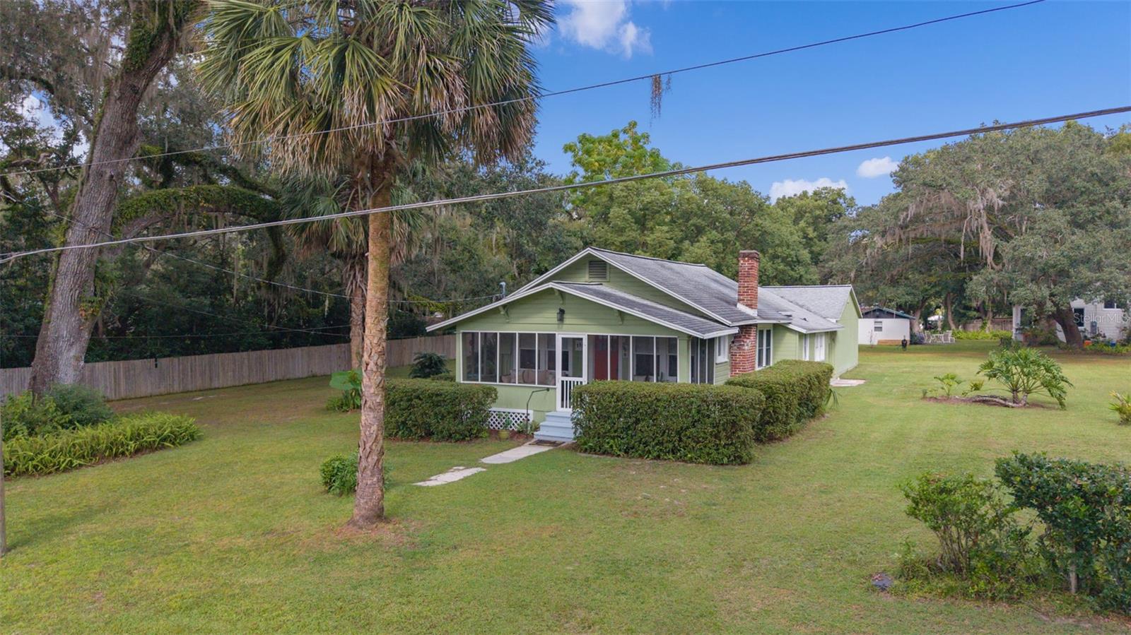 LADY LAKE HUEYS - Residential