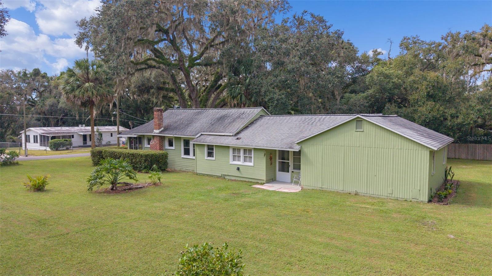 LADY LAKE HUEYS - Residential