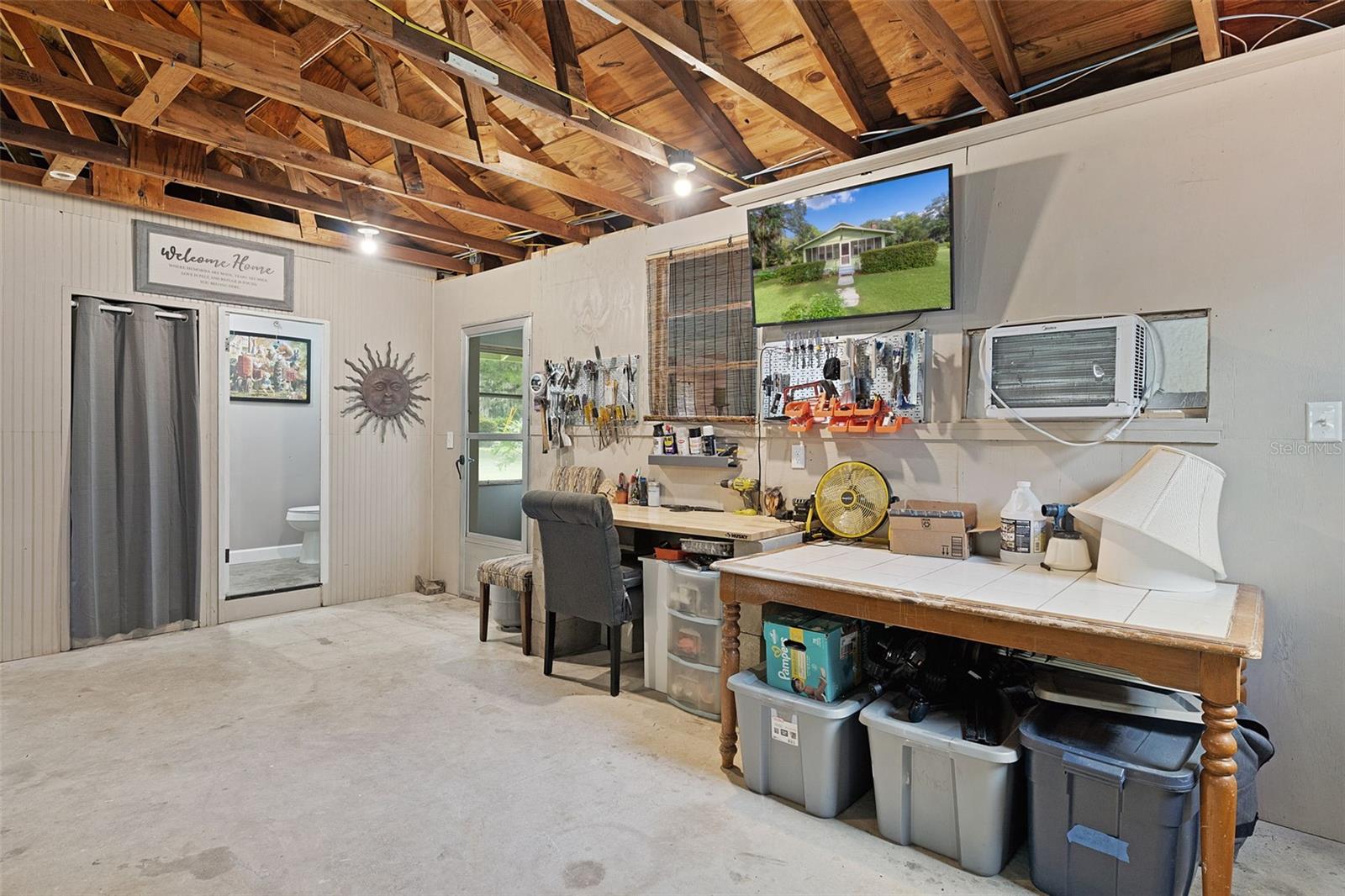 LADY LAKE HUEYS - Residential