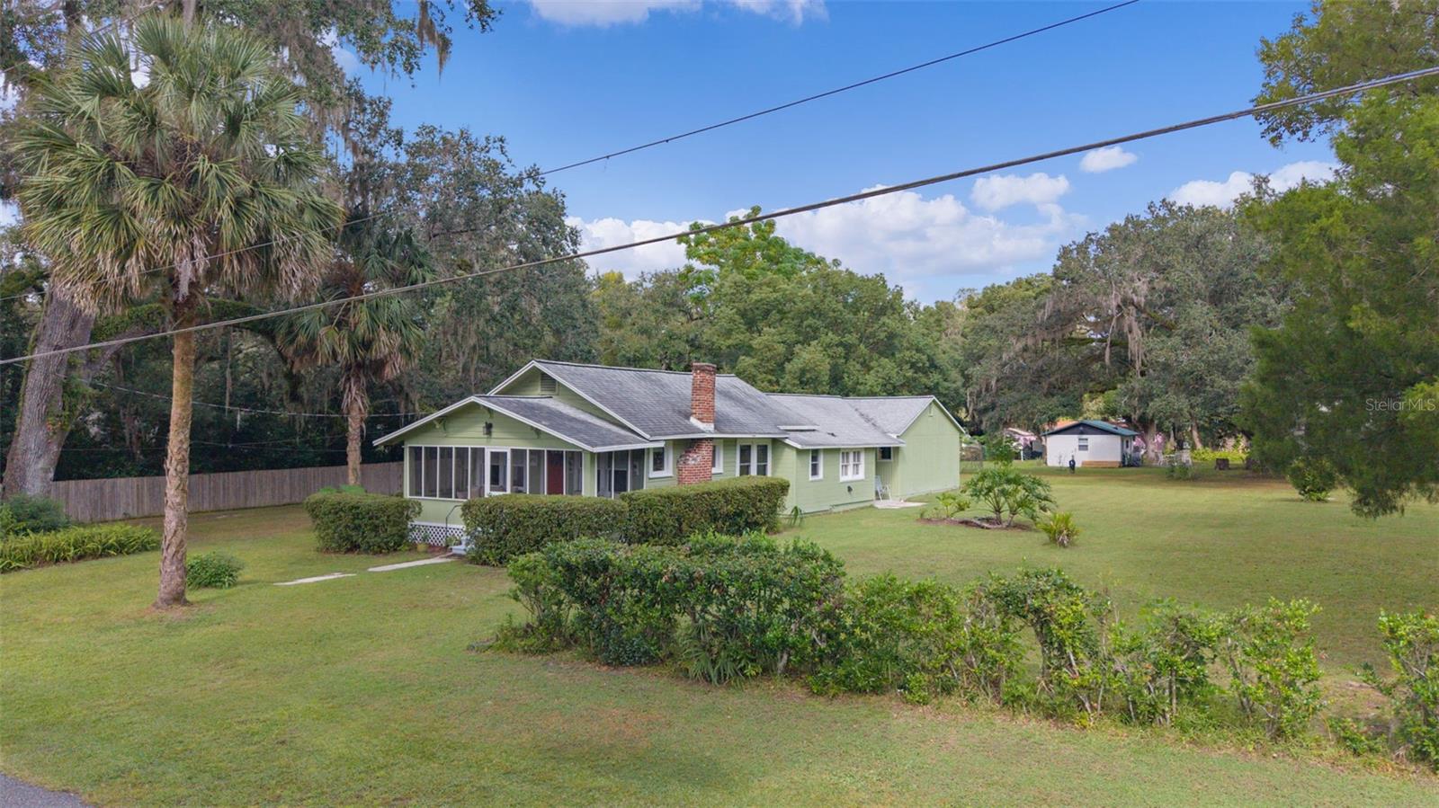 LADY LAKE HUEYS - Residential