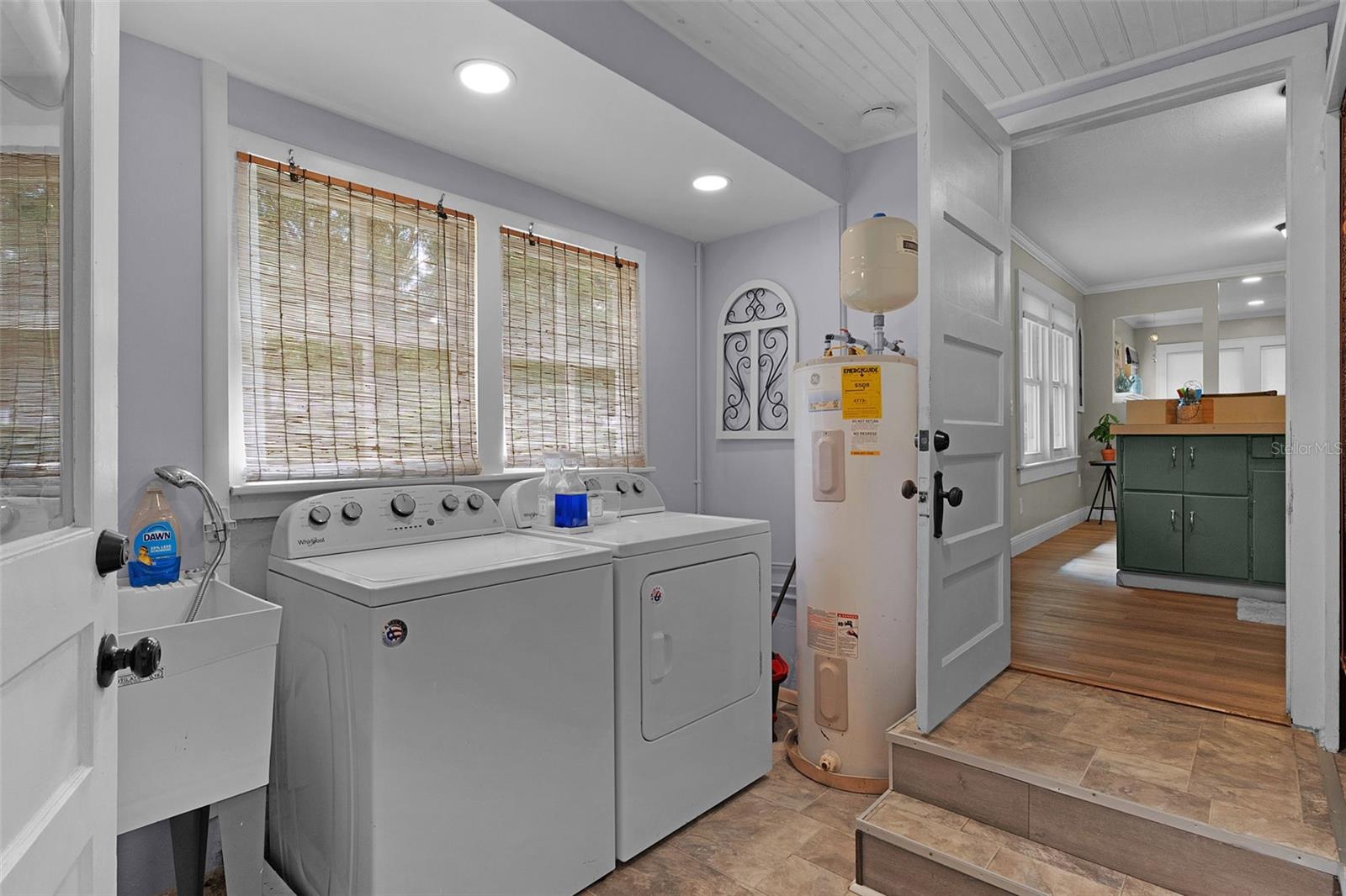 LADY LAKE HUEYS - Residential