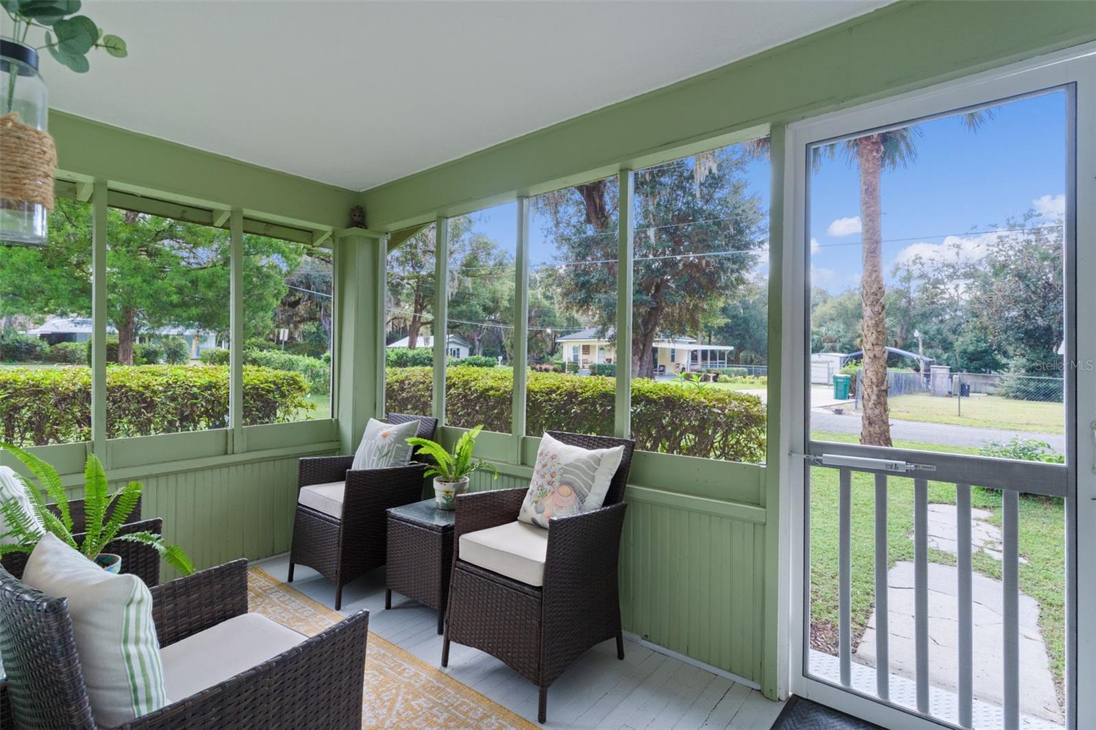 LADY LAKE HUEYS - Residential