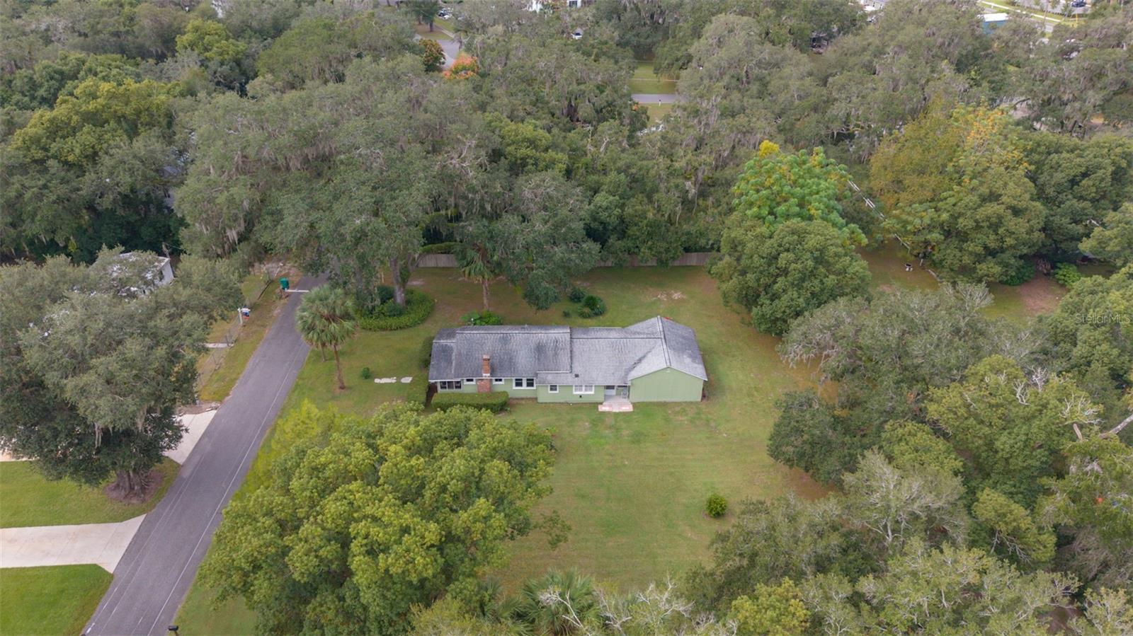 LADY LAKE HUEYS - Residential