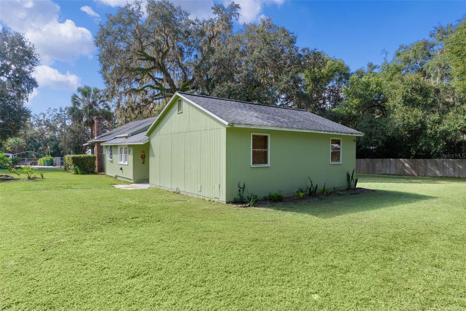 LADY LAKE HUEYS - Residential