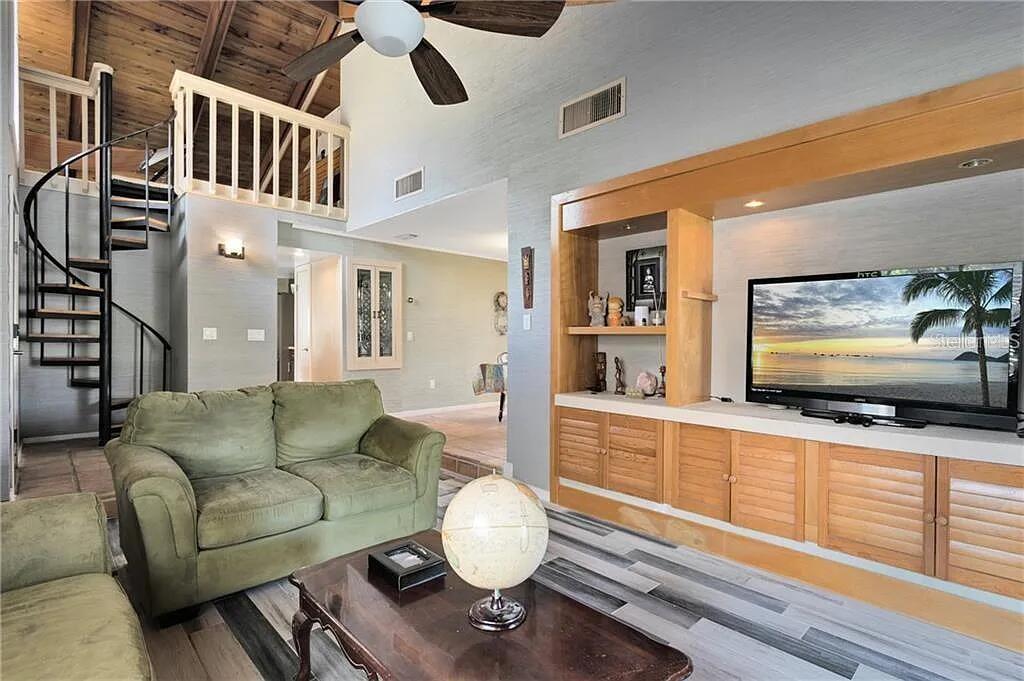 GOLF RESORT VILLAS CONDO - Residential