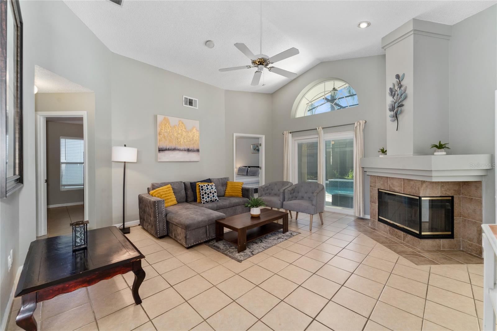 DAVENPORT LAKES PH O1 - Residential Lease