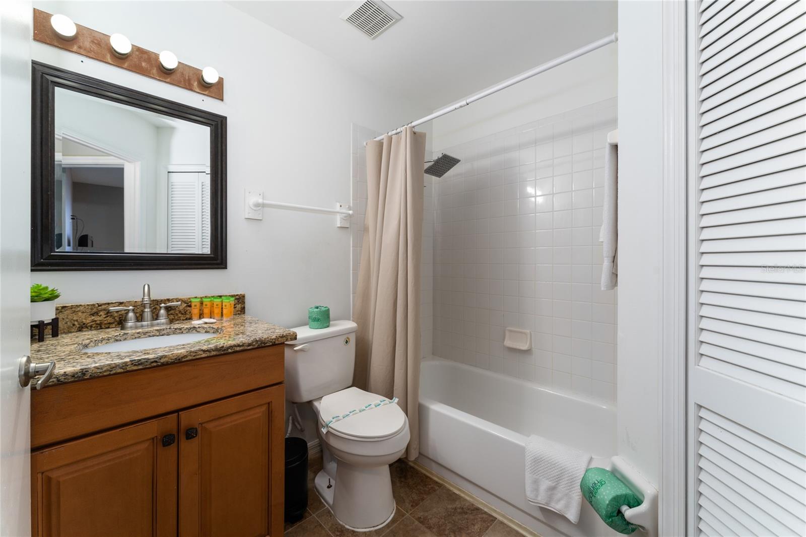 DAVENPORT LAKES PH O1 - Residential Lease