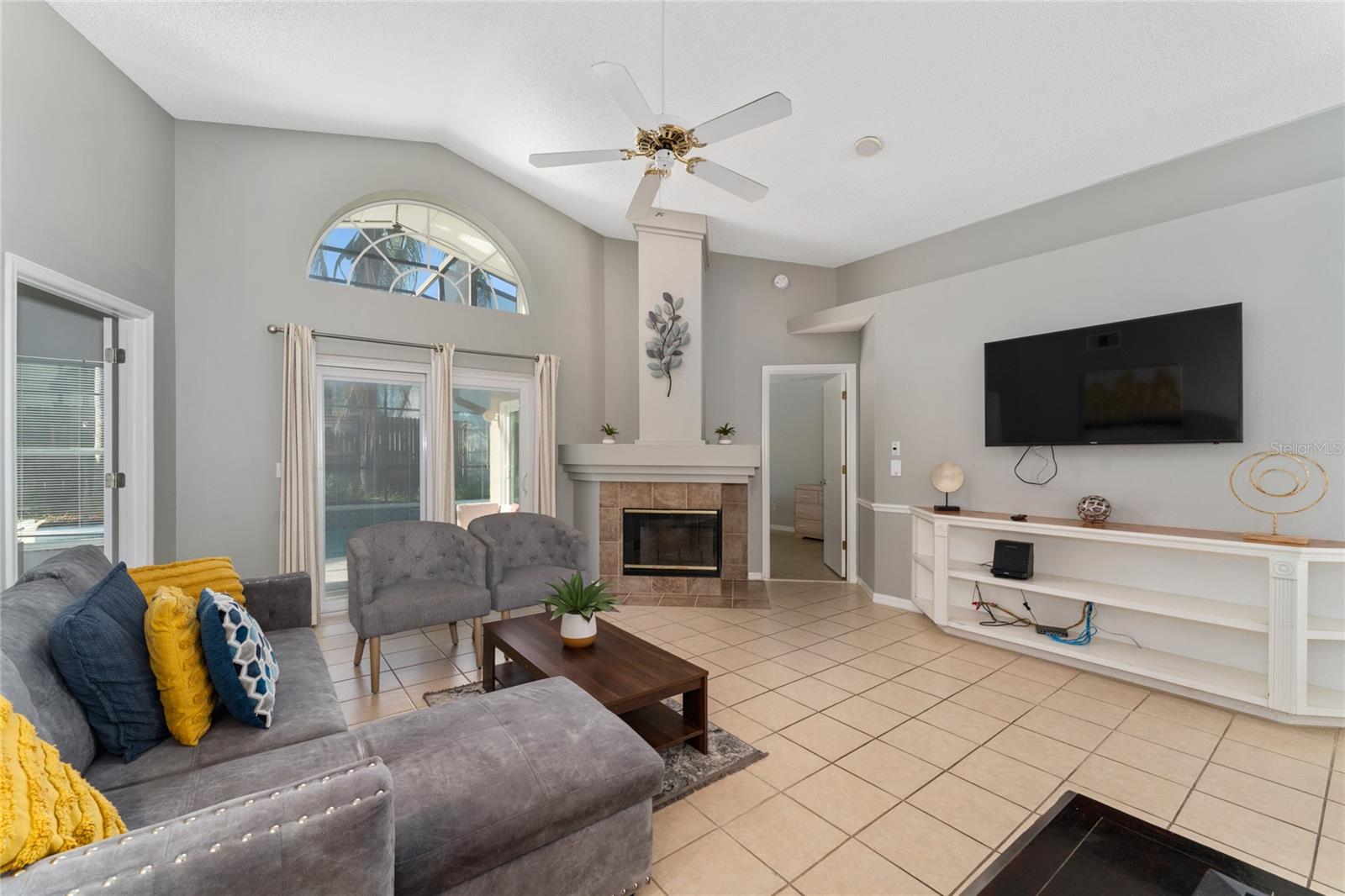DAVENPORT LAKES PH O1 - Residential Lease