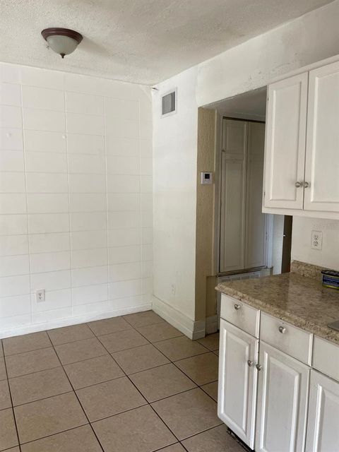 Duplex in ORLANDO FL 2038 LONG STREET 16.jpg