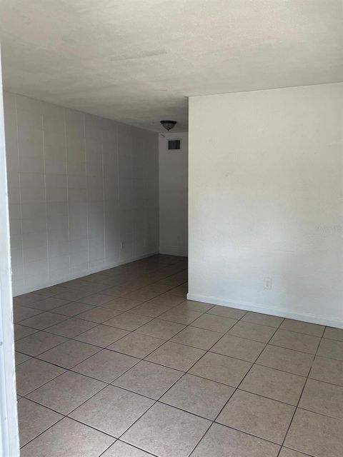 Duplex in ORLANDO FL 2038 LONG STREET 7.jpg