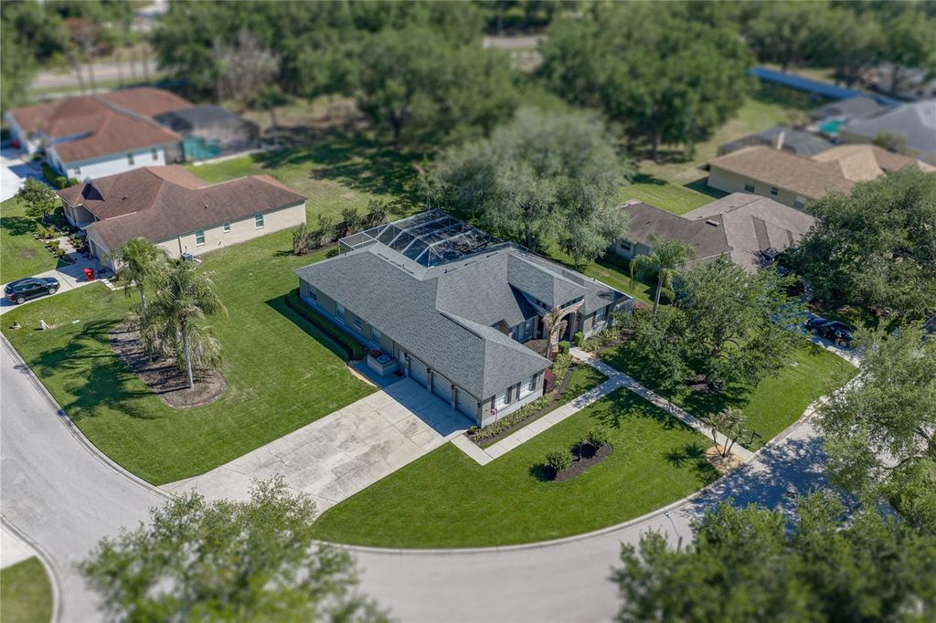 Photo of 3013 Sutton Woods Drive, Plant City, FL 33566 (MLS # TB8498524)