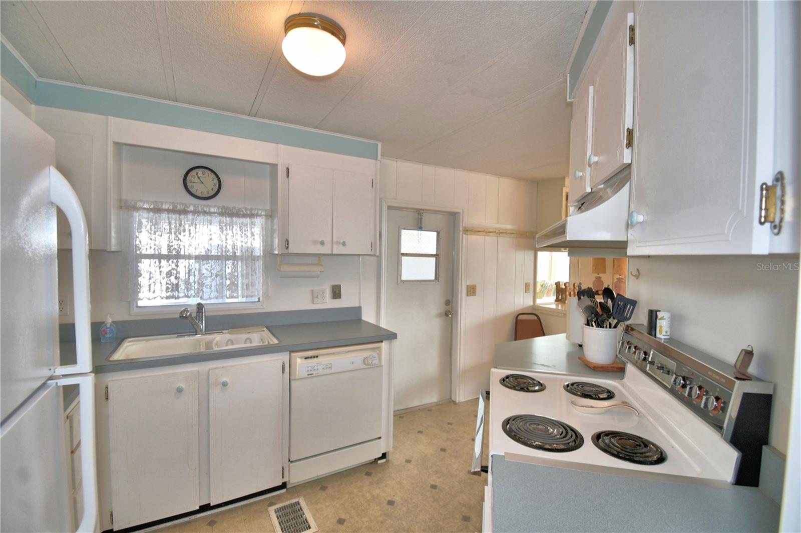 ARIANA SHORES MHP - Residential