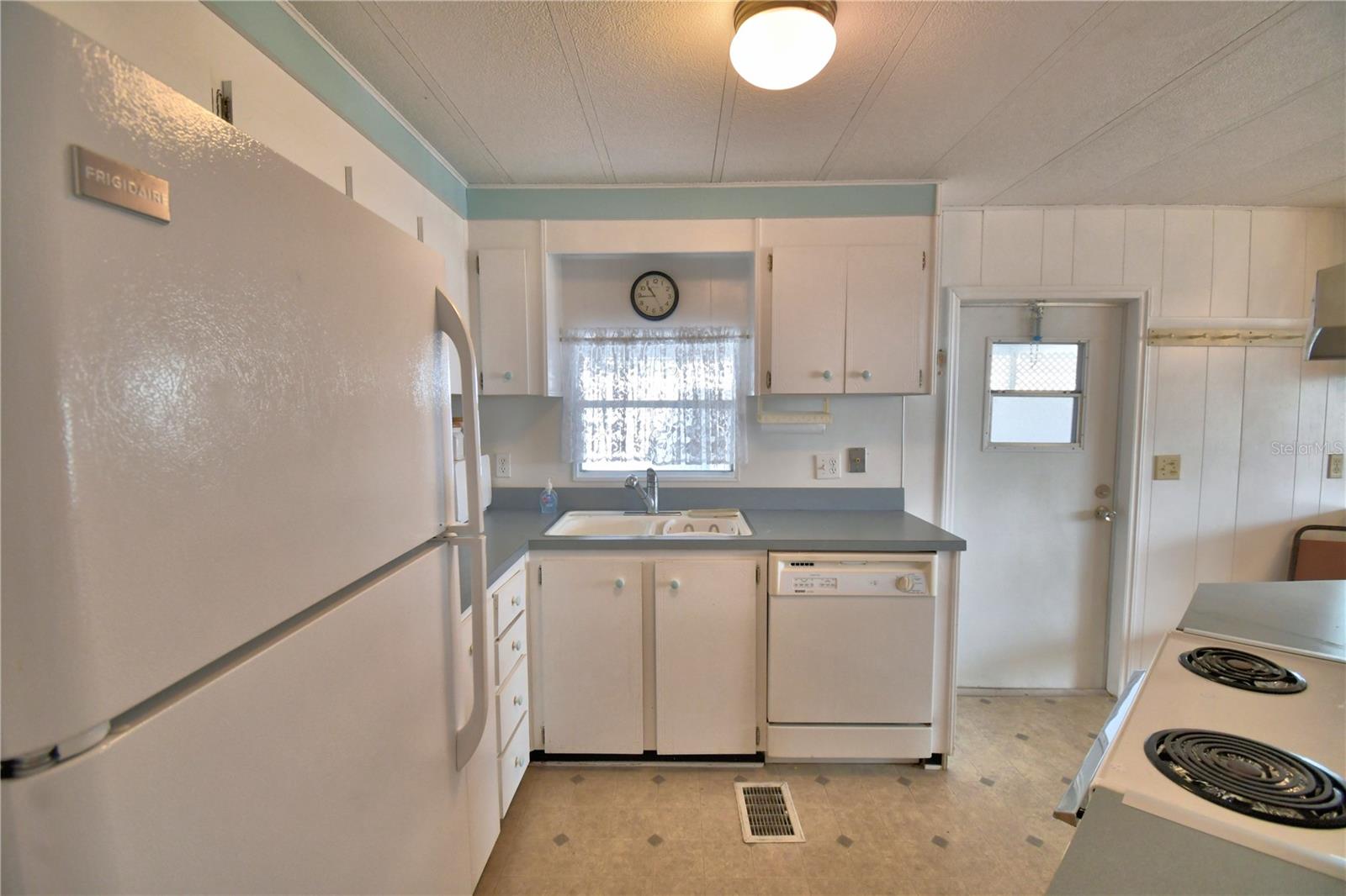 ARIANA SHORES MHP - Residential