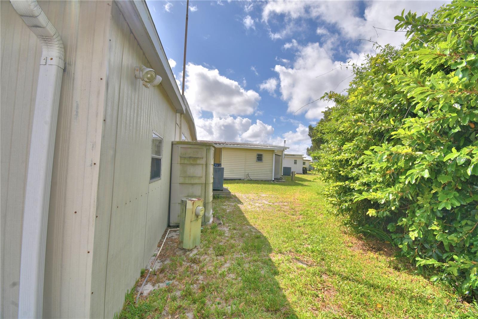 ARIANA SHORES MHP - Residential