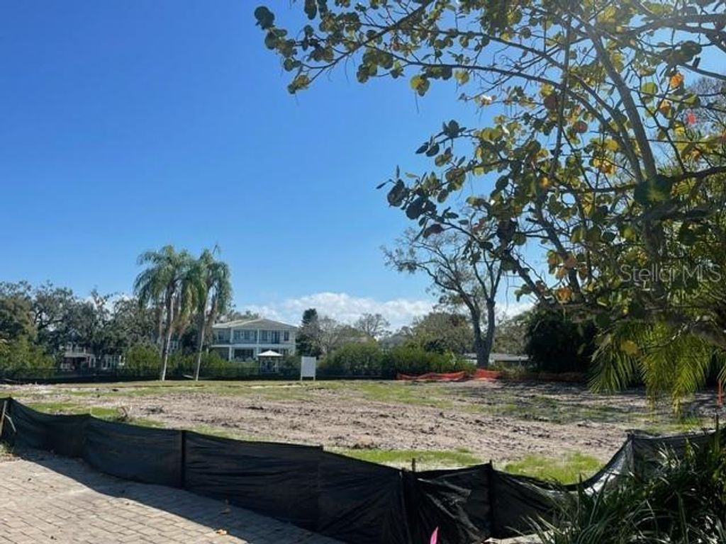 Photo of 533 Suwanee Circle, Tampa, FL 33606 (MLS # J985595)