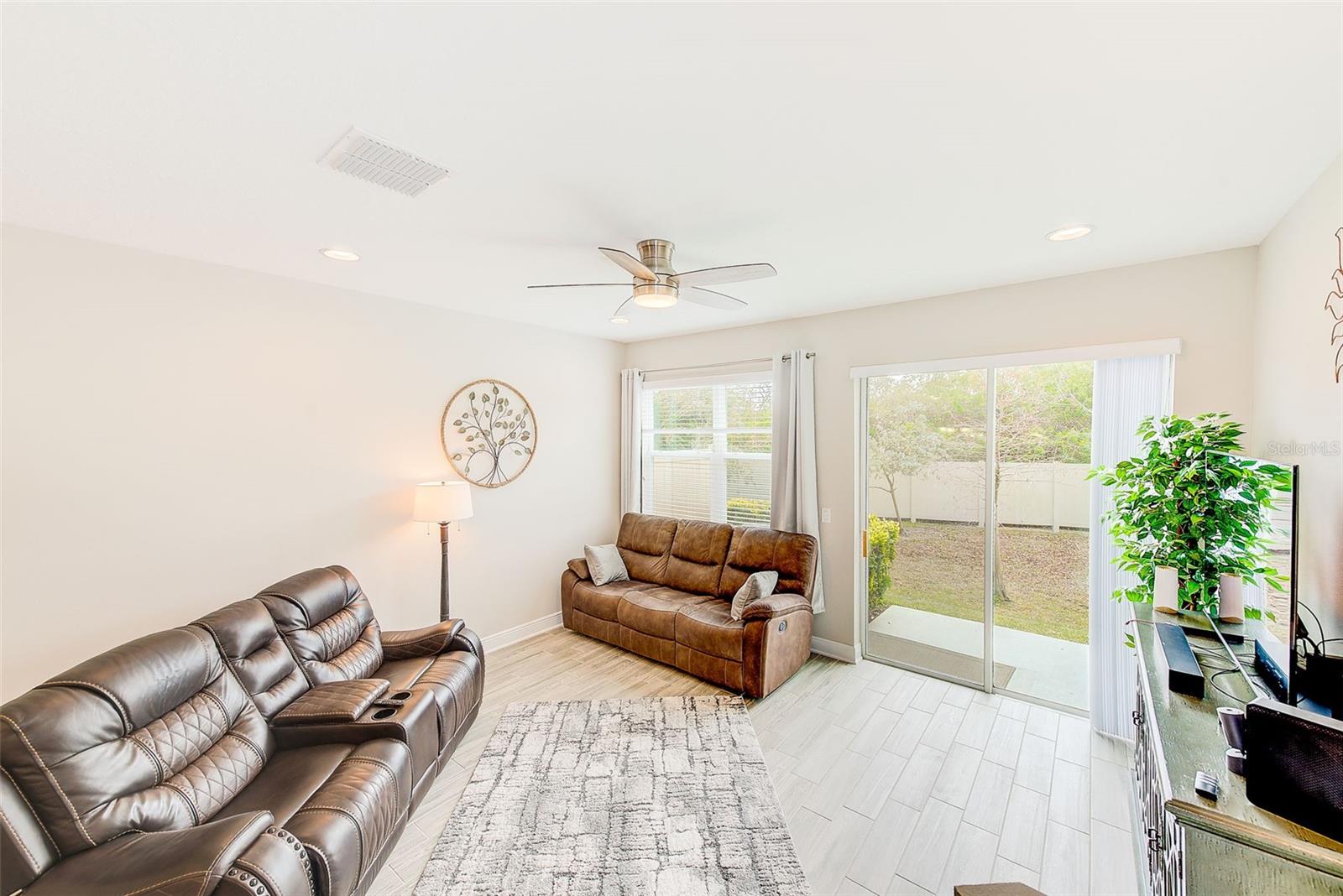 TOWNS AT BELLEAIR GROVE - Residential