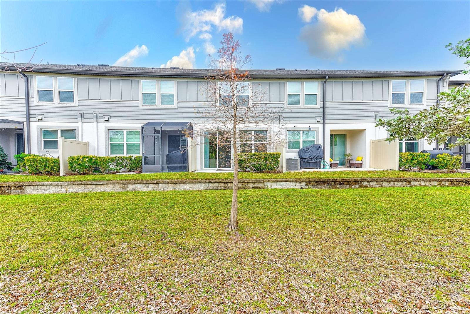 TOWNS AT BELLEAIR GROVE - Residential