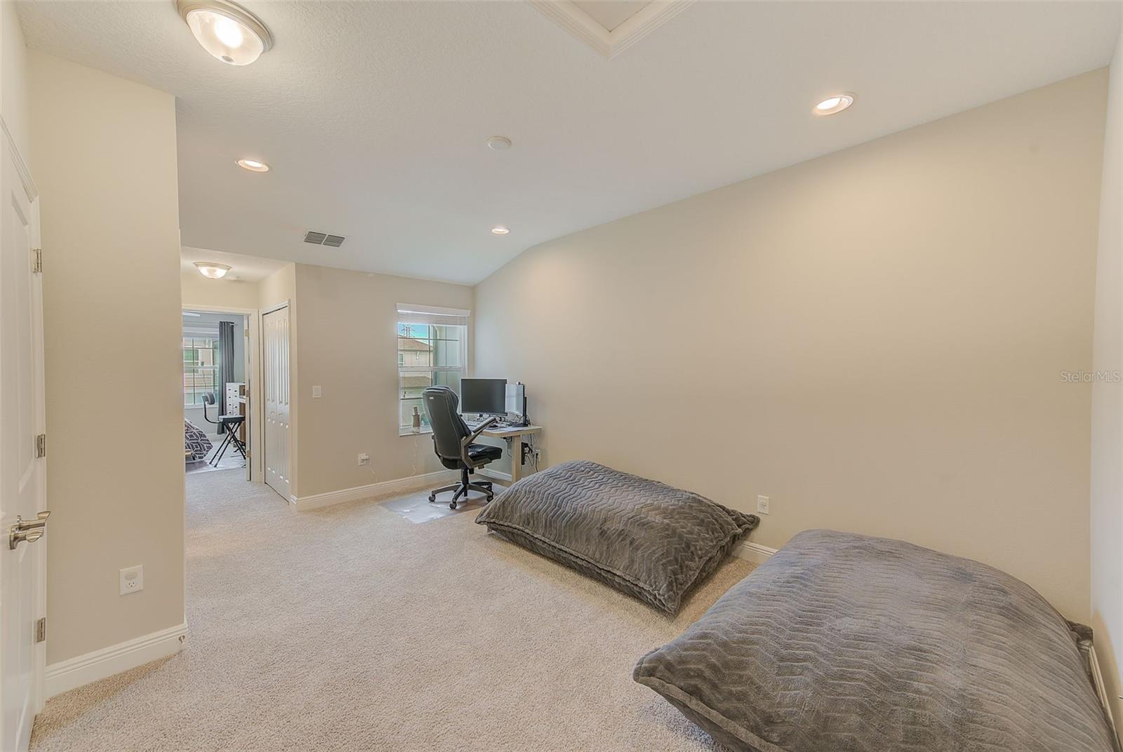 TOWNS AT BELLEAIR GROVE - Residential