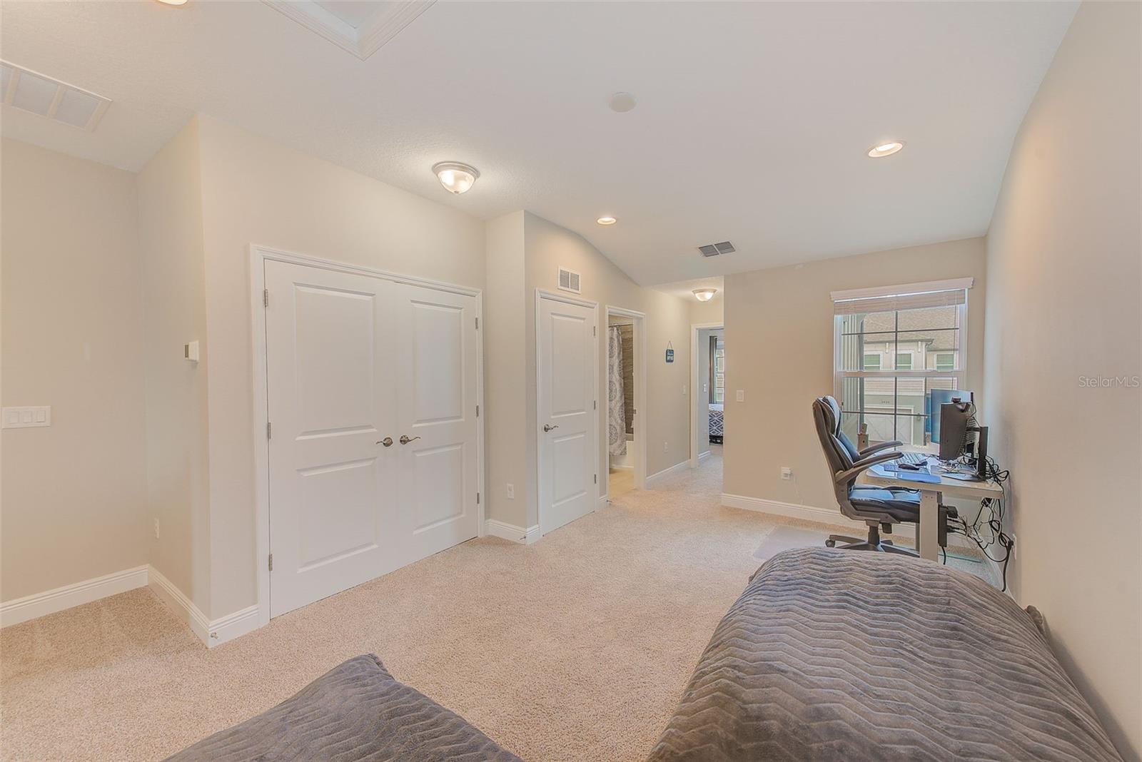 TOWNS AT BELLEAIR GROVE - Residential