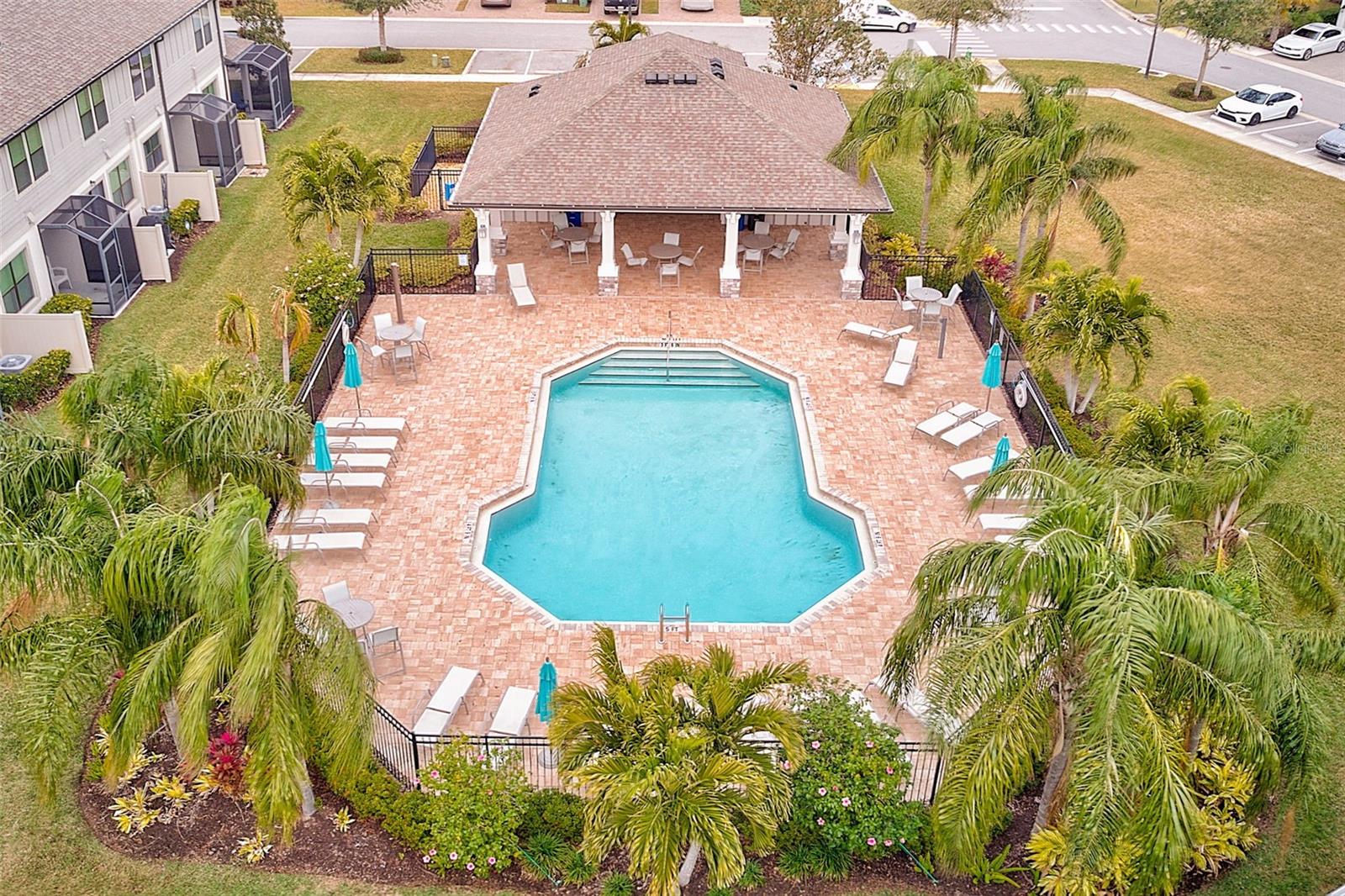 TOWNS AT BELLEAIR GROVE - Residential