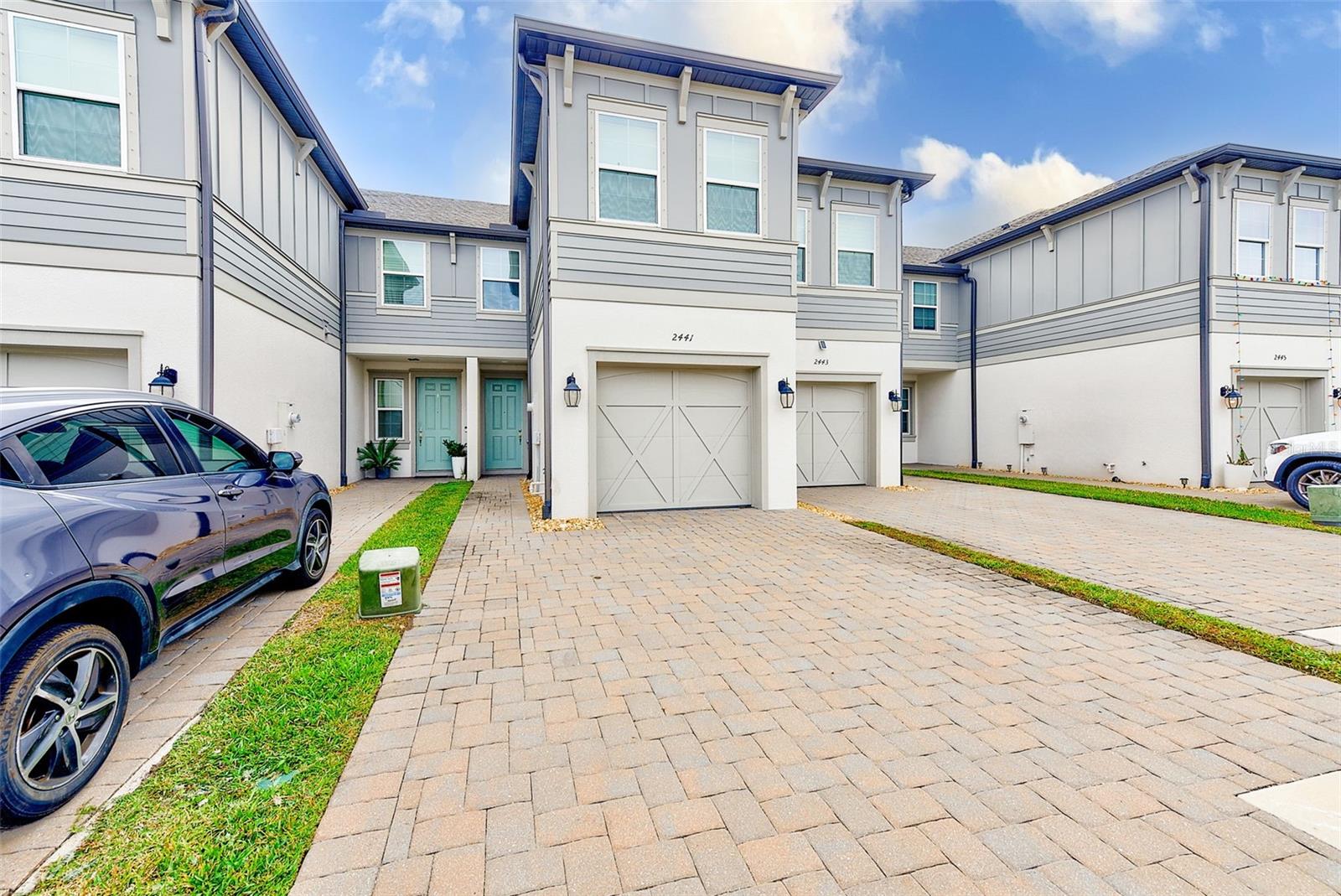 TOWNS AT BELLEAIR GROVE - Residential