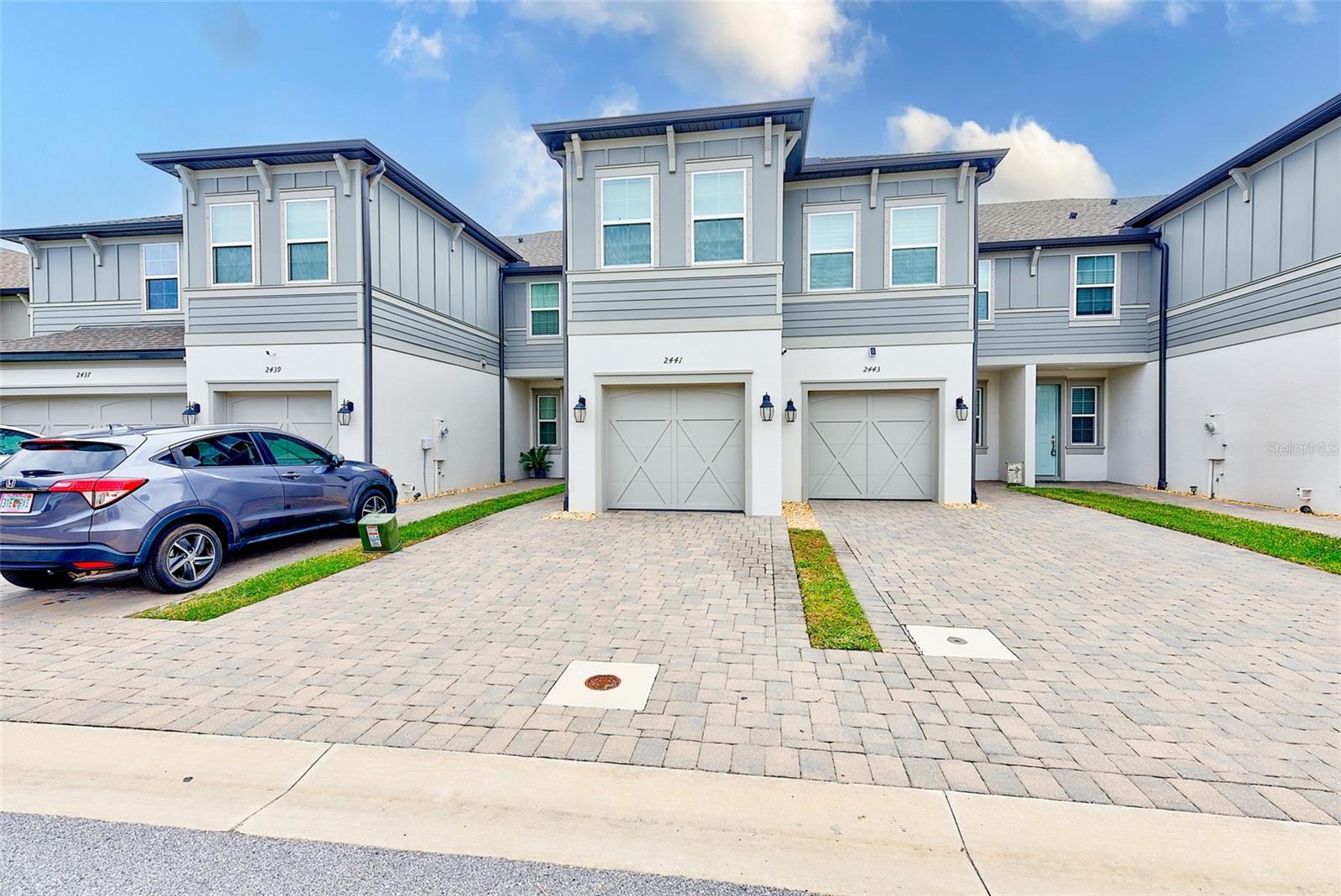 TOWNS AT BELLEAIR GROVE - Residential
