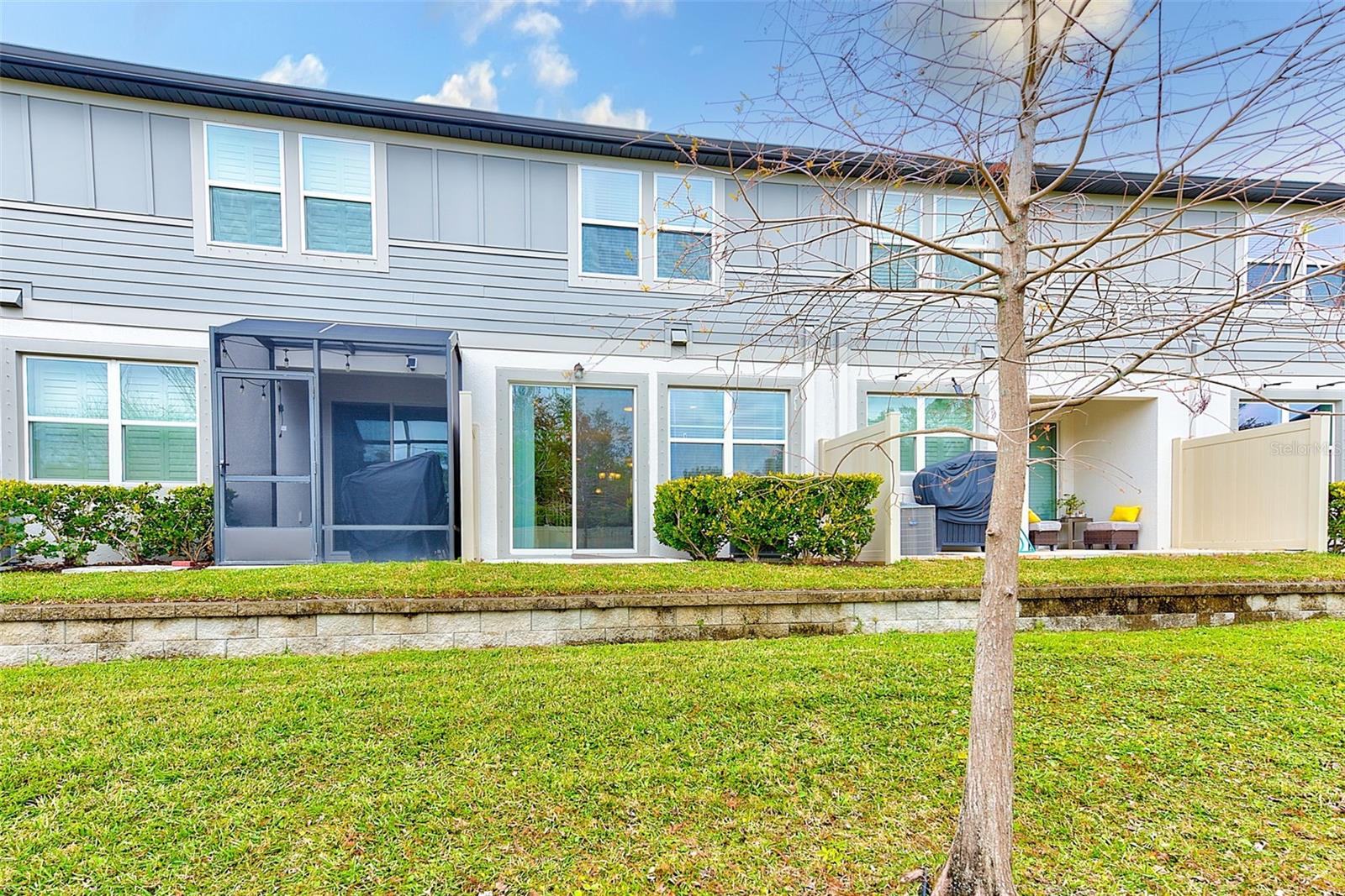 TOWNS AT BELLEAIR GROVE - Residential
