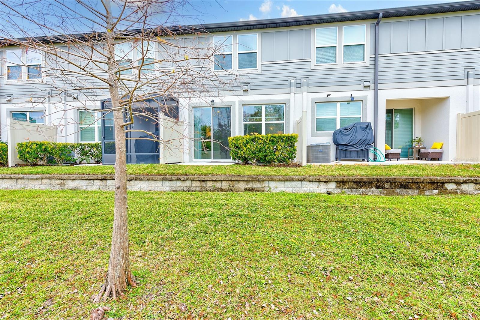 TOWNS AT BELLEAIR GROVE - Residential