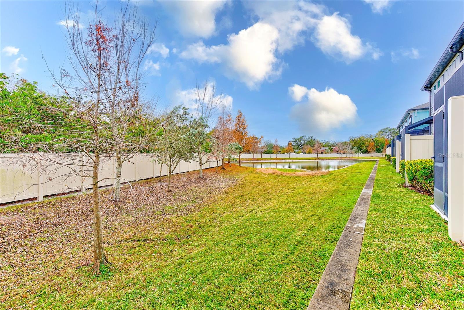 TOWNS AT BELLEAIR GROVE - Residential