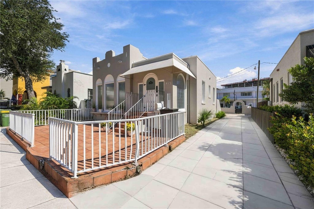 Photo of 417 Burns Court, Sarasota, FL 34236 (MLS # A4709488)