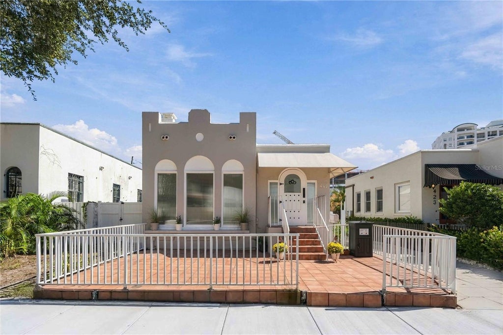 Photo of 417 Burns Court, Sarasota, FL 34236 (MLS # A4709488)
