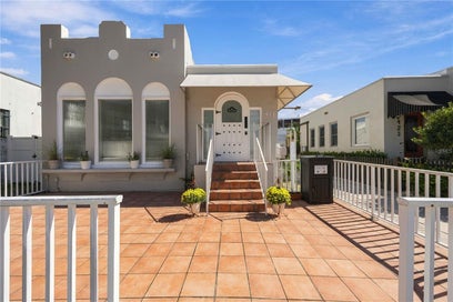 417 BURNS COURT SARASOTA FL 34236
