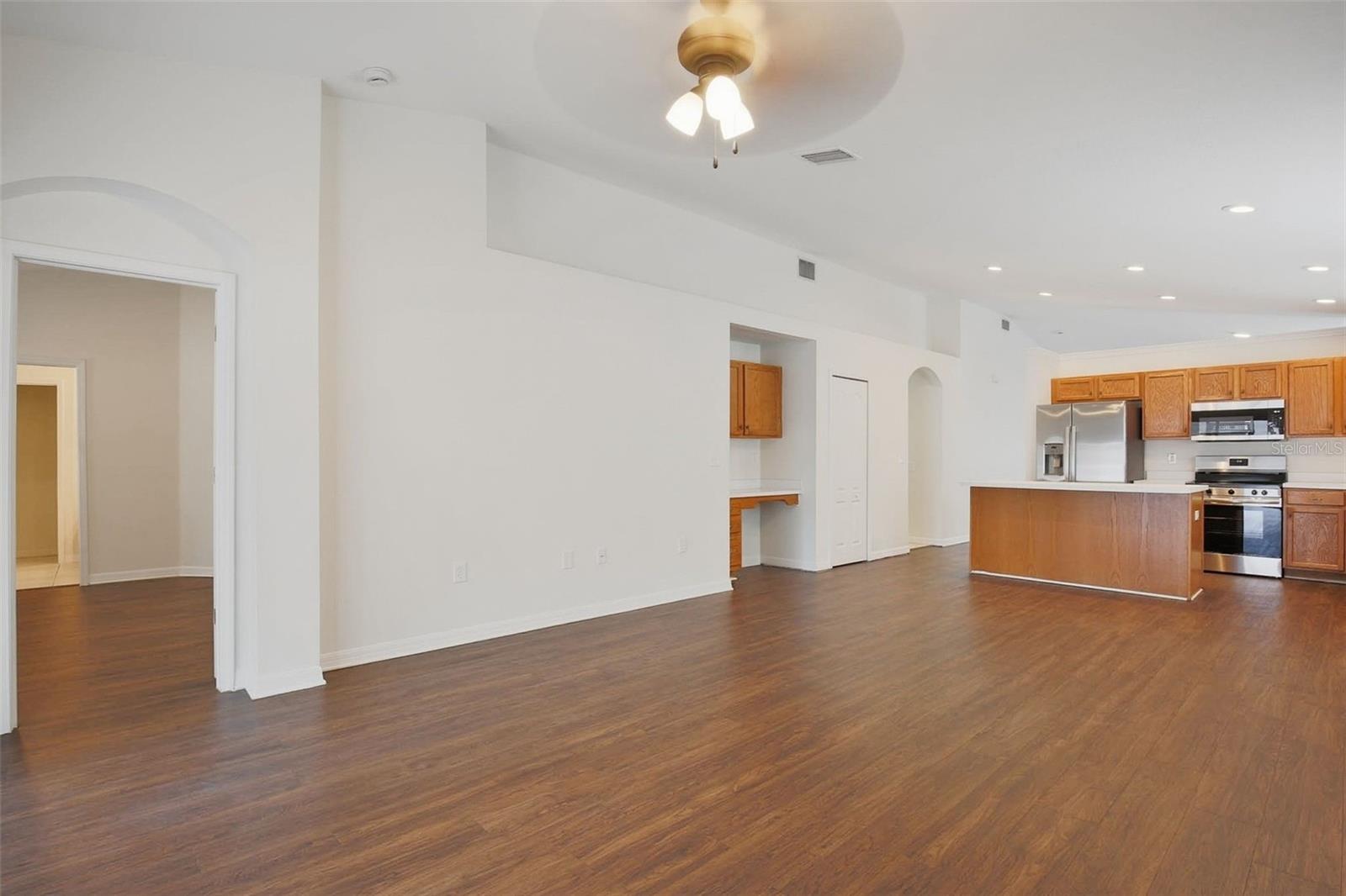 WELLINGTON NORTH AT BAY PARK - Residential