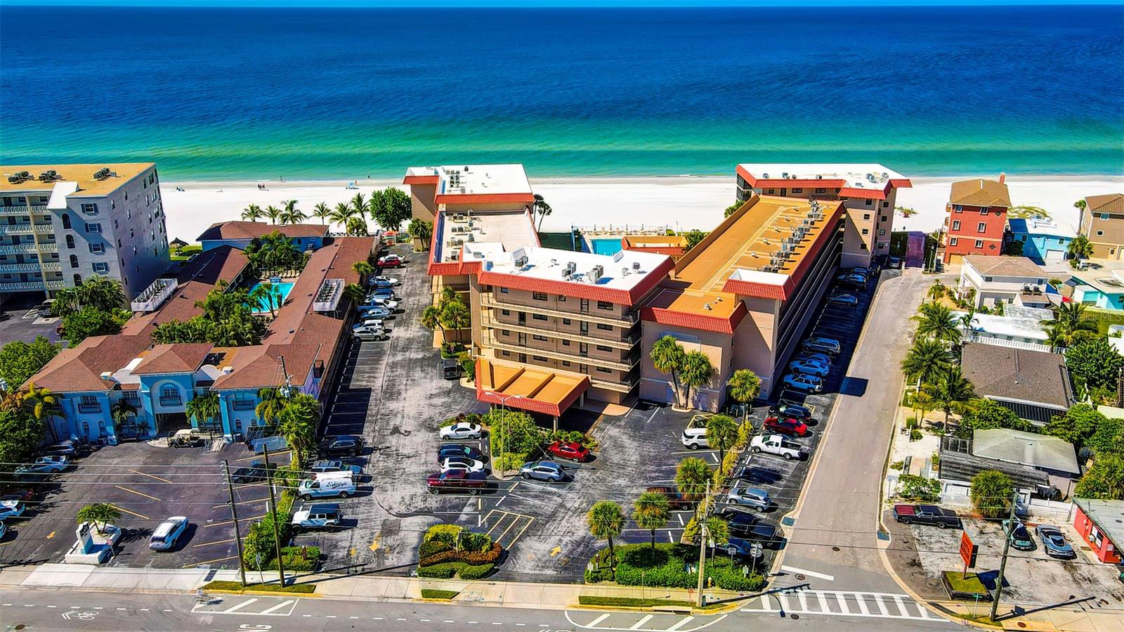 2/2 Reddington Shores. On the Beach. Gulf Mariner Condo. Completely Updated. Community Pool, Walking Distance to Lots of Resturants. Easy Access
to Tampa or St Pete Airports.