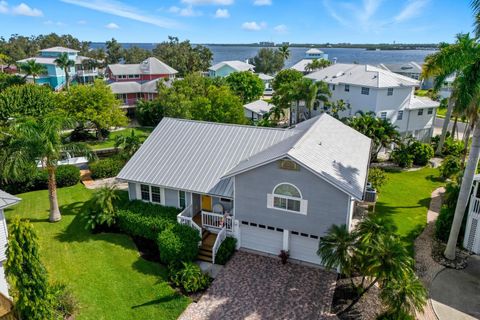 Photo of 1528 43rd Avenue Drive W, Palmetto, FL 34221 (MLS # A4667913)