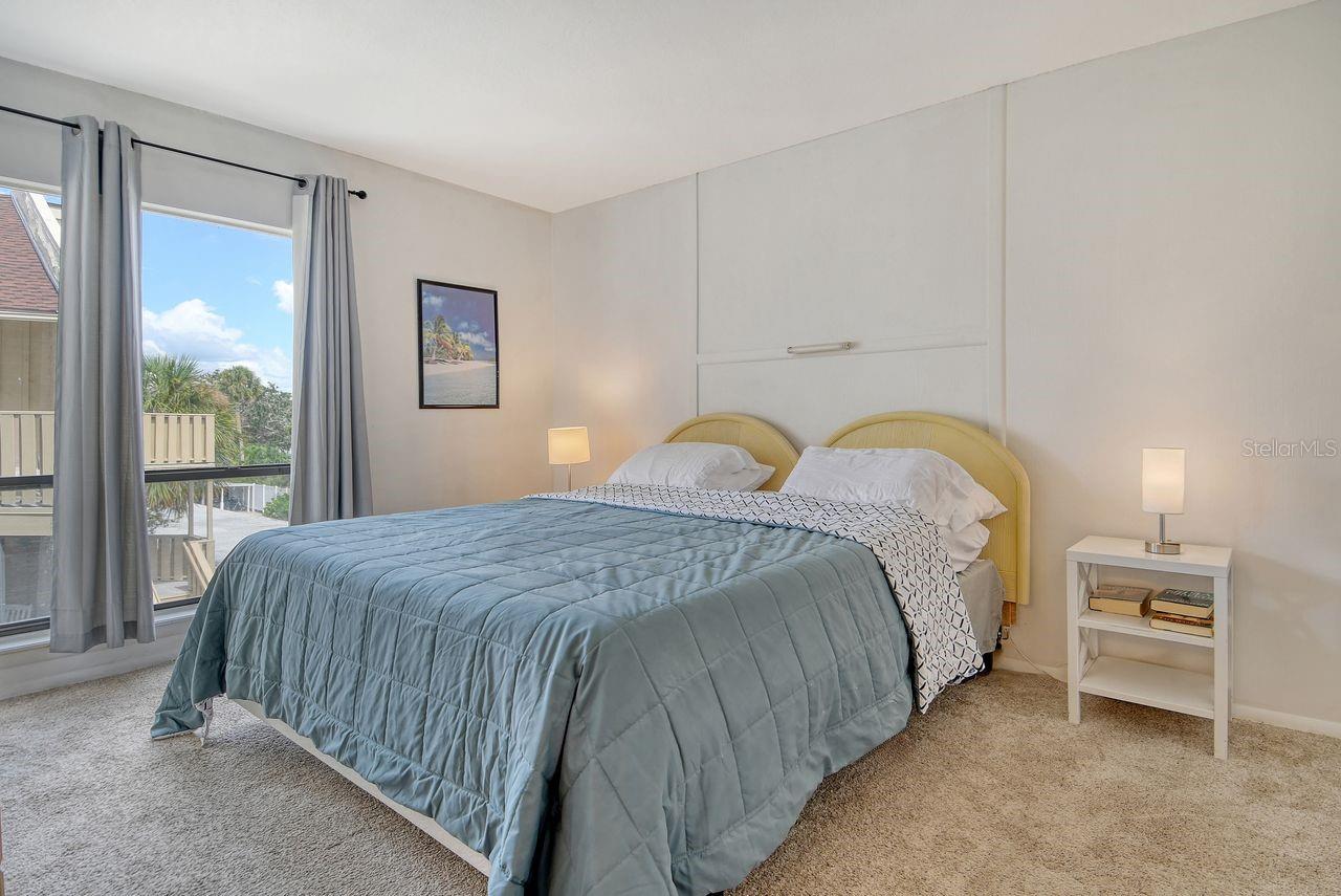 BAY OAKS - Residential