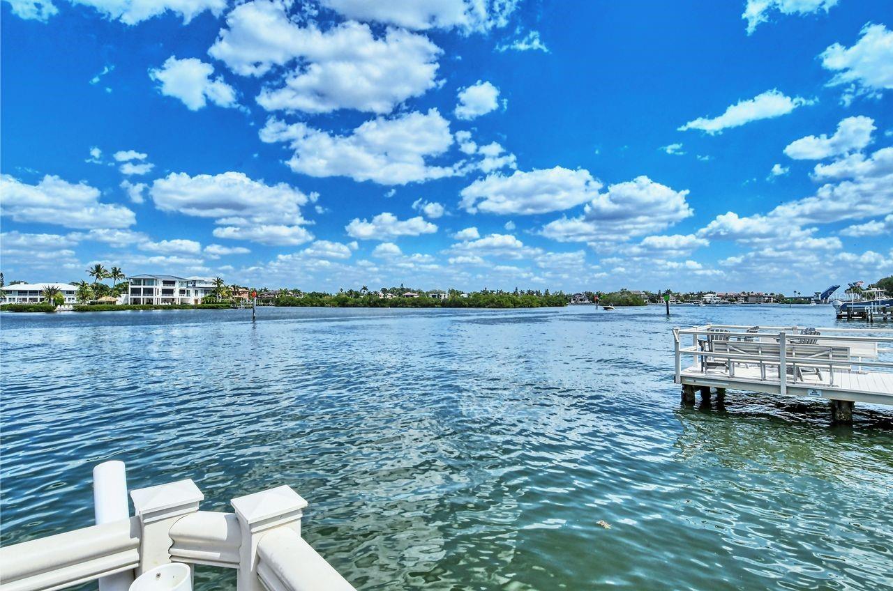 BAY OAKS - Residential