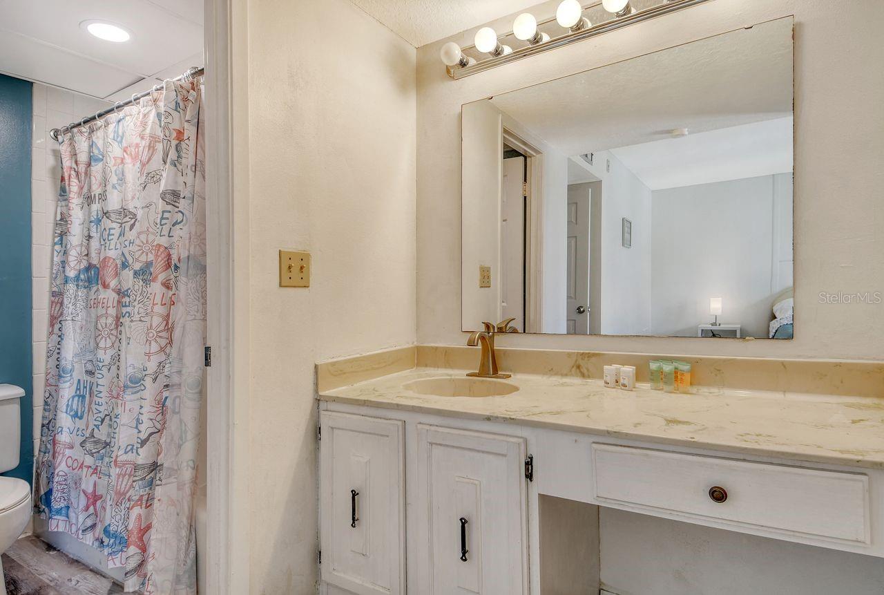 BAY OAKS - Residential