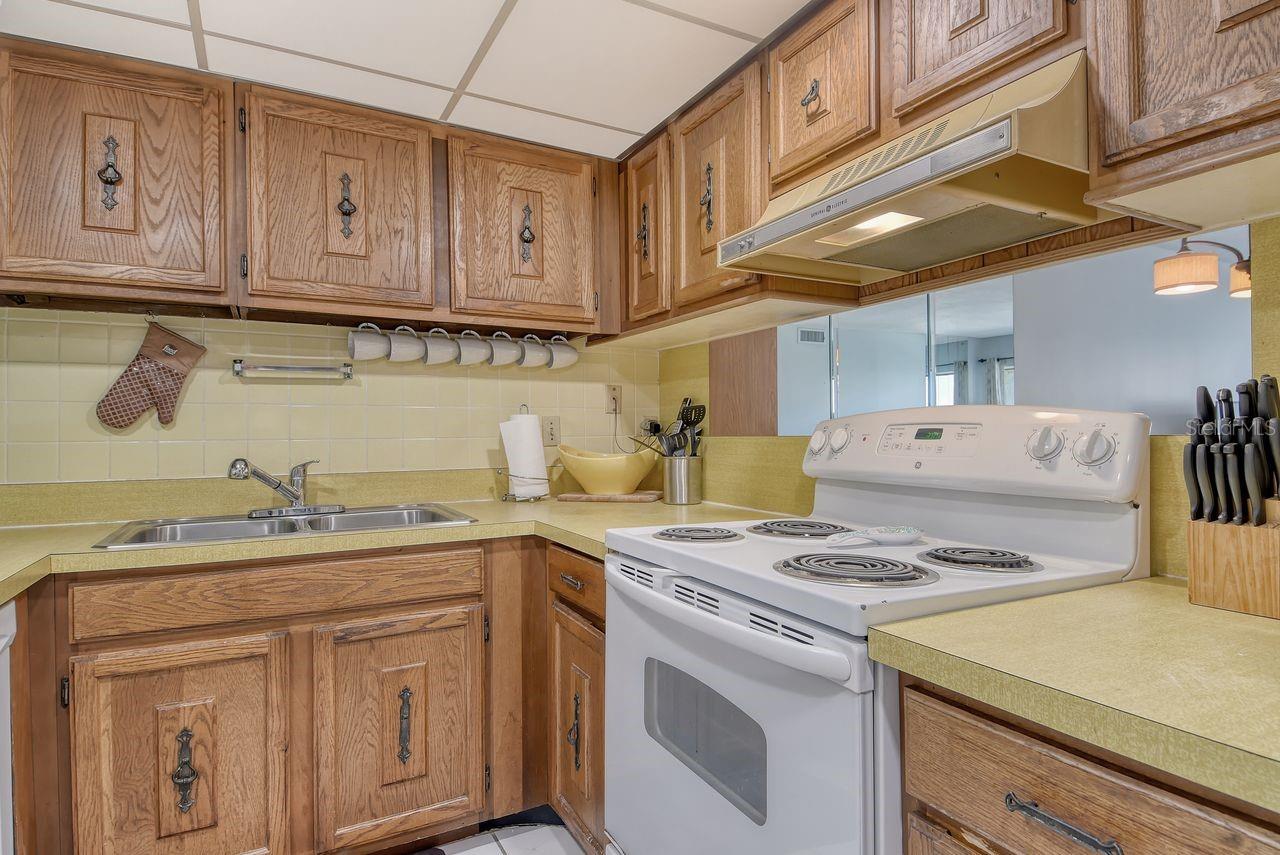 BAY OAKS - Residential