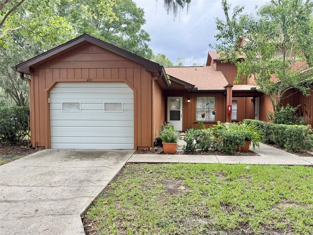 Photo of 2701 NE 10th Street #401, Ocala, FL 34470 (MLS # OM728602)