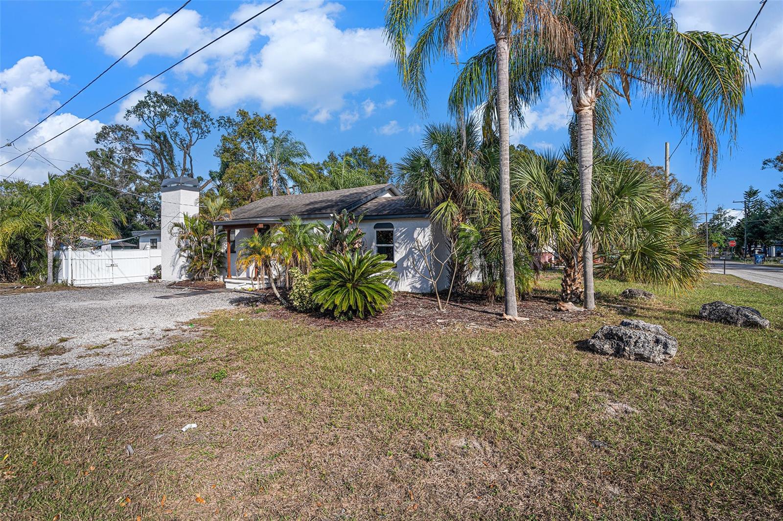 1702 E KNOLLWOOD STREET